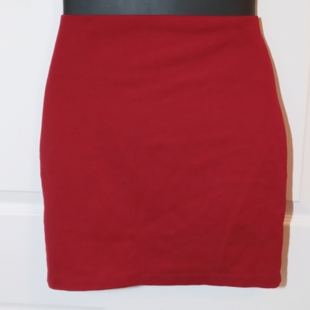 Windsor Form Fitting Red Mini Skirt